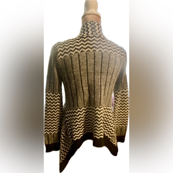 Charlotte Russe Black and White Chevron Cardigan - Picture 4 of 6
